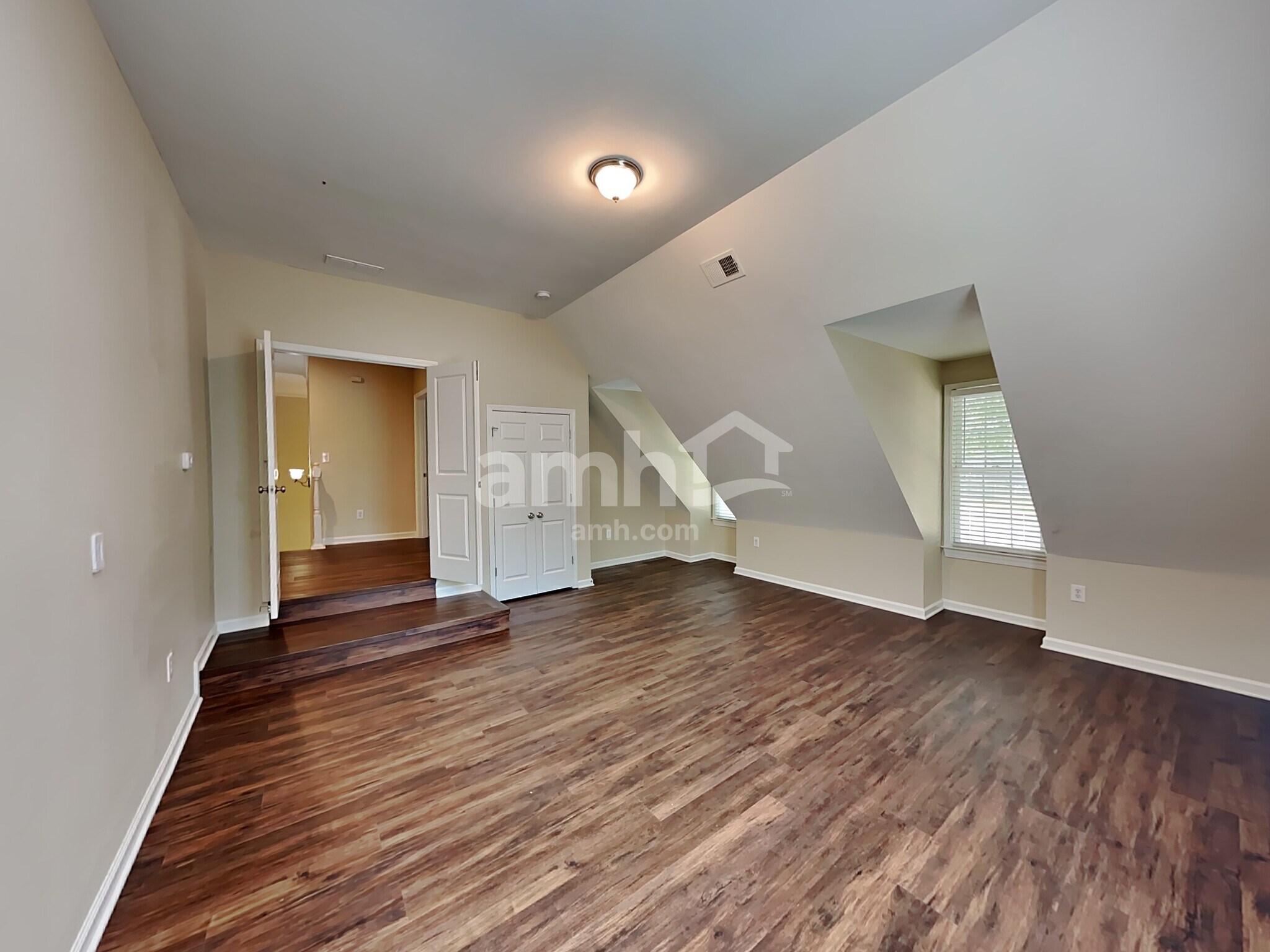 Building Photo - 302 Green St