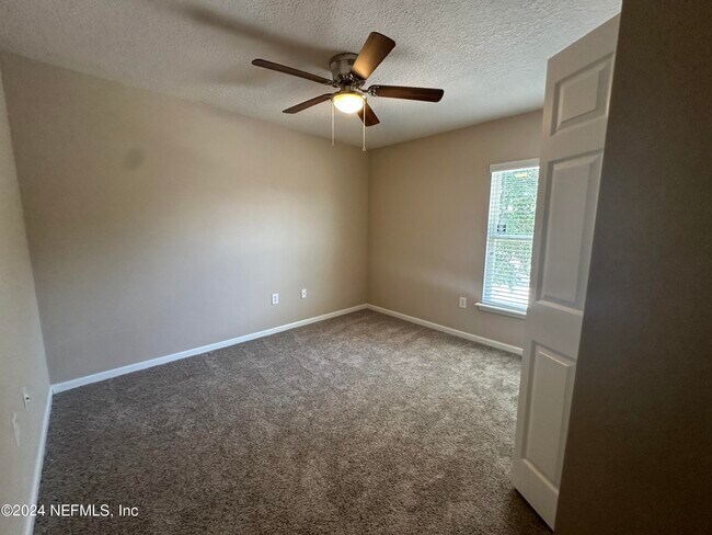 Building Photo - 7062 Snowy Canyon Dr