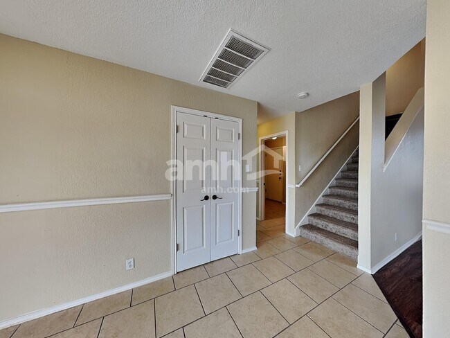 Building Photo - 105 Paige Bend