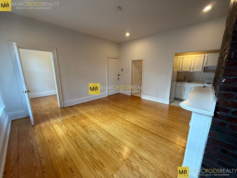 Building Photo - 672 Tremont St