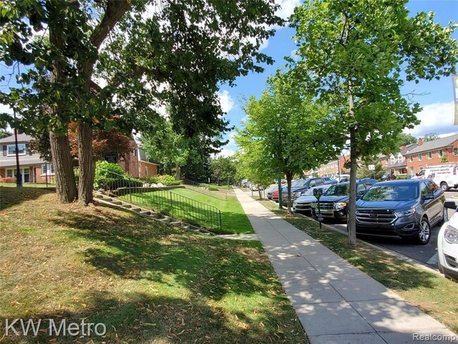 Building Photo - 553 N Old Woodward Ave
