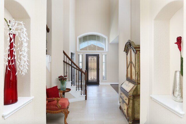 Building Photo - 632 Sydney St