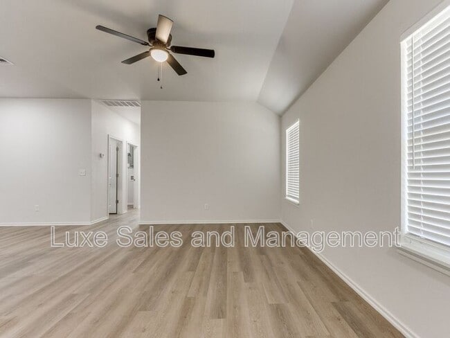 Building Photo - 1541 Pavy Pkwy