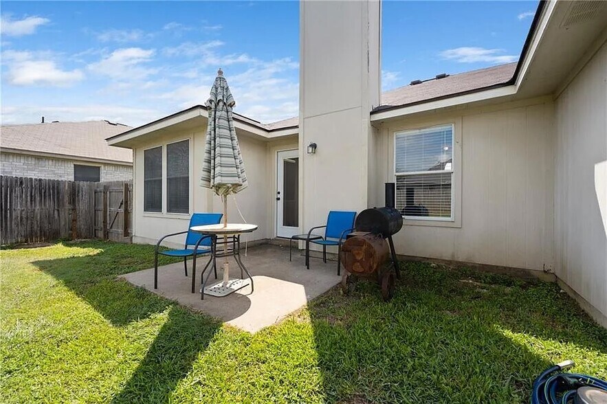 Building Photo - 609 Ranchero Rd