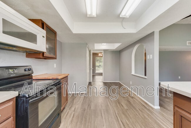 Building Photo - 3108 Oak Hill Rd