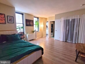 Building Photo - 135 S 19th St