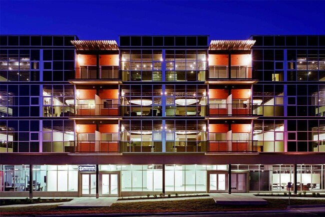 Building Photo - 601 Brushy St