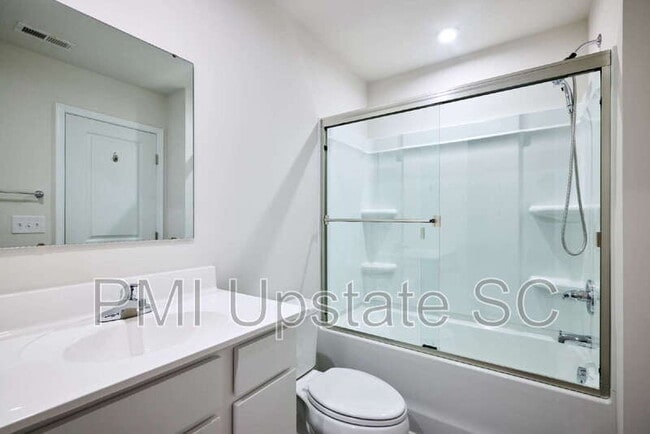Building Photo - 111 Fernside Ct