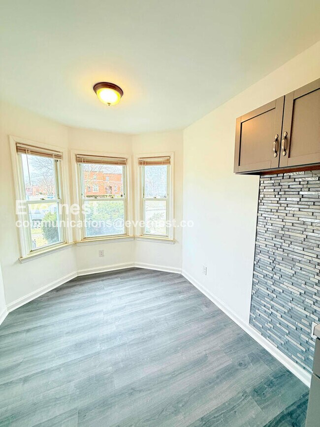 Building Photo - 17187 Rowe St