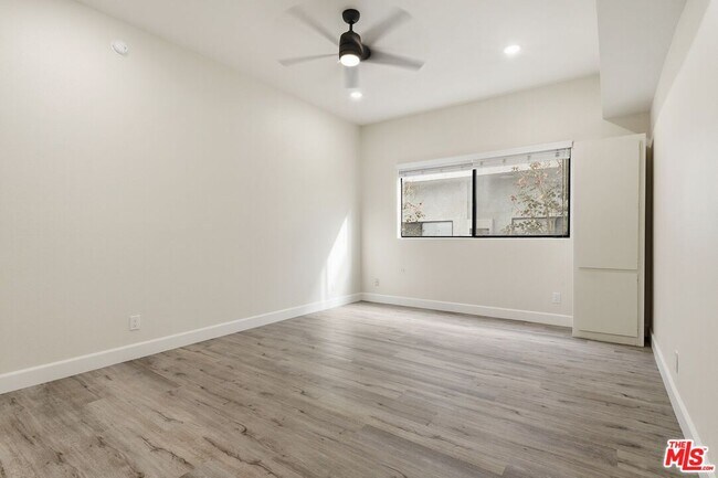 Building Photo - 1271 Stoner Ave