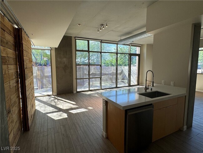 Building Photo - 353 E Bonneville Ave