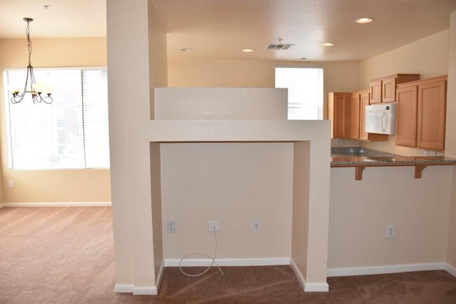 Building Photo - 2 Bedroom 3rd floor unit in Guard Gated Pa...