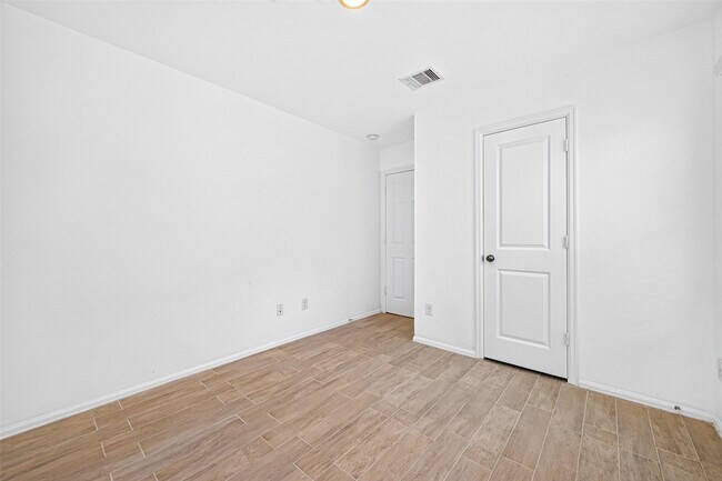 Building Photo - 27022 Breakaway Ln