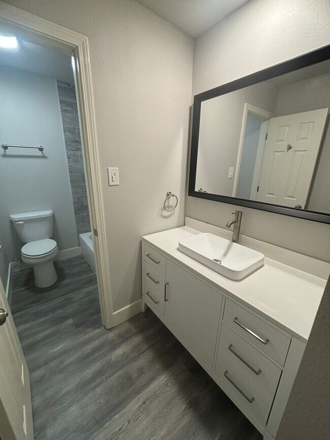 Building Photo - Three Bedroom/Two Bath Home