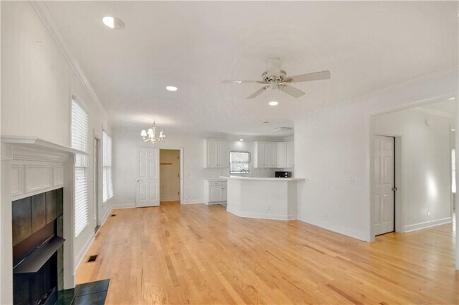 Building Photo - 112 Newfield St