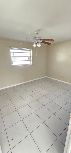 Building Photo - 4117 SW 24th St