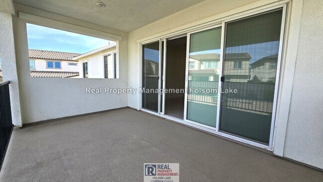 Building Photo - Upgraded 4 Bed + Loft | Solar | EV Charger | Outdoor Living | Folsom