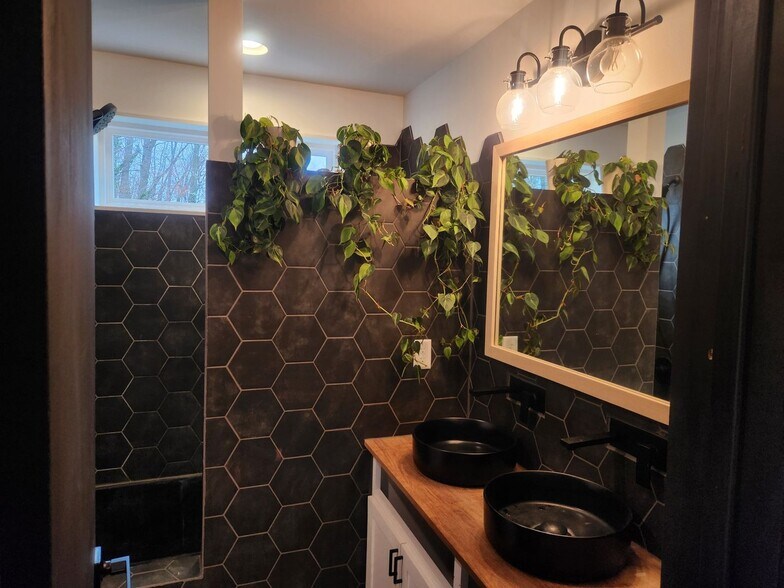 Building Photo - 504 Kinderhook Rd