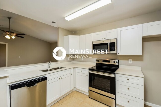 Building Photo - 3 Bedroom Pet-Friendly Home in Fort Myers,...