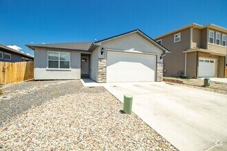 Building Photo - Single Family Home for Rent in Rifle