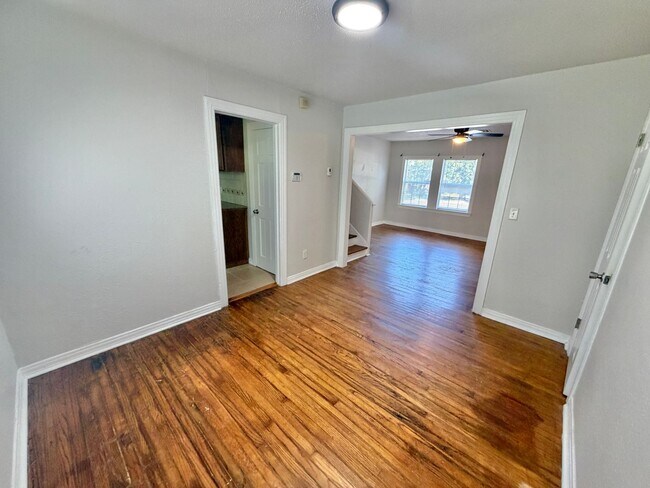 Building Photo - 4 Bedroom home!