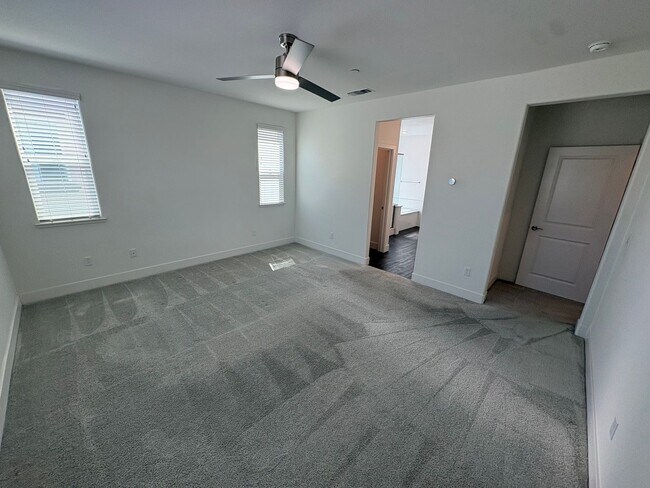 Building Photo - Beautiful 4 Bed 3 Full Bath Home with Solar in Brentwood