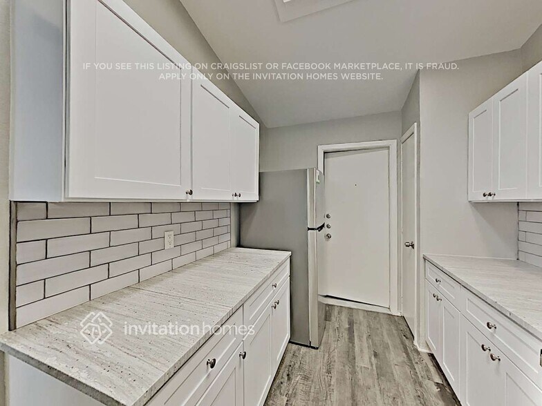 Building Photo - 200 Kalmia Dr