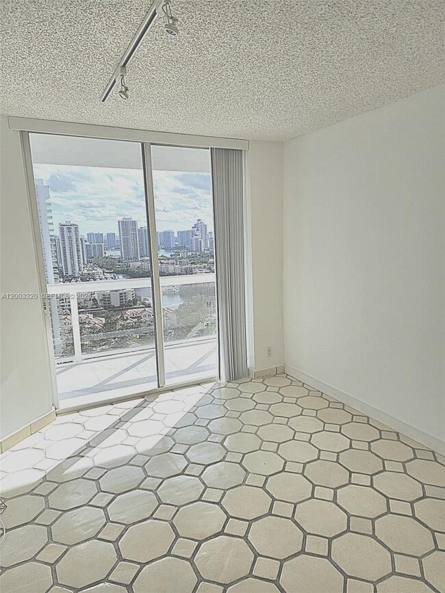 Building Photo - 20185 E Country Club Dr