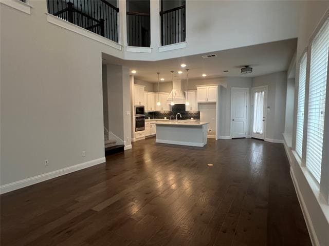 Building Photo - 3560 Sevilla Dr