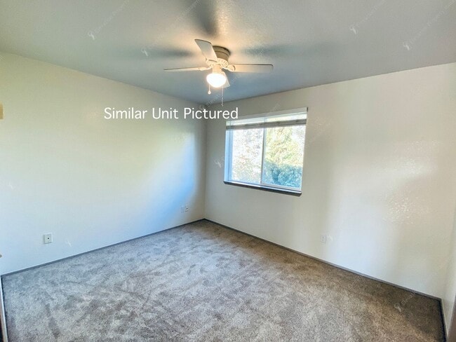 Building Photo - 2810 NE Mesa Ct