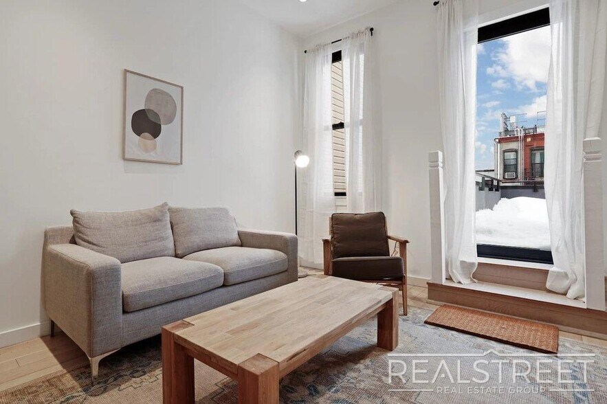Building Photo - Spacious Bushwick 6BR with Open Kitchen, Laundry & Roof Deck