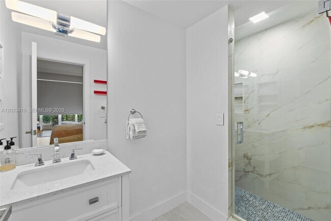 Building Photo - 19122 Fisher Island Dr