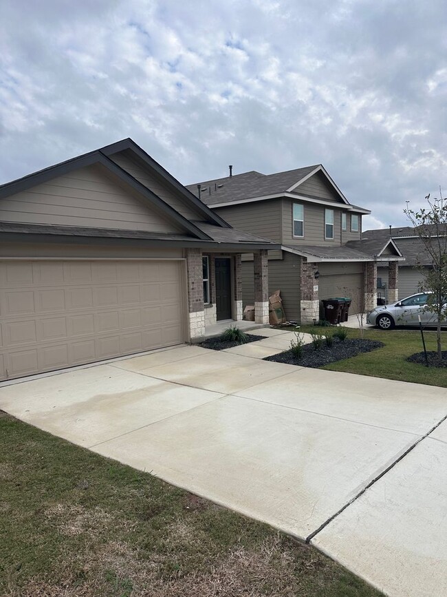 Building Photo - New home built in 2024 in Redbird Ranch 3/...