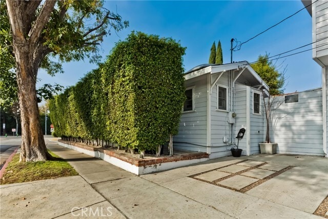 Building Photo - 400 Norwich Dr