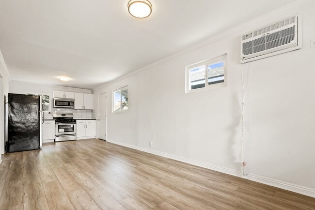Building Photo - 2 Bed / 2 Bath House in Lincoln Heights is...