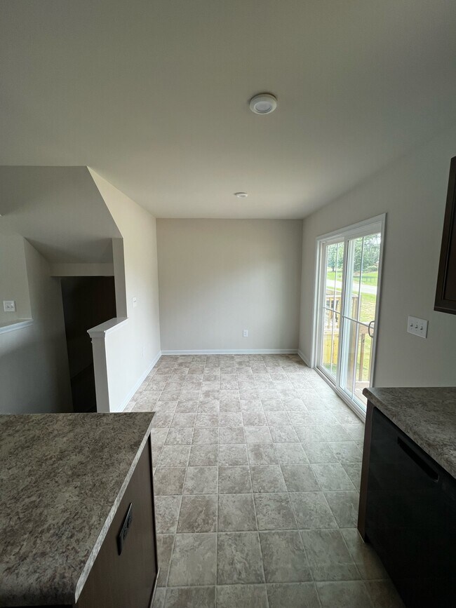 Building Photo - 104 Verdant Leaf Wy