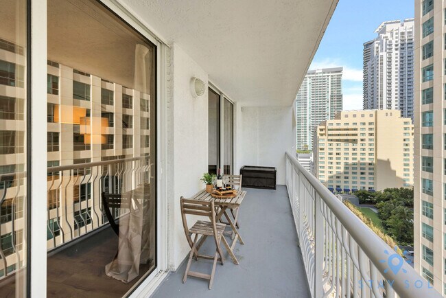Building Photo - 1200 Brickell Bay Dr