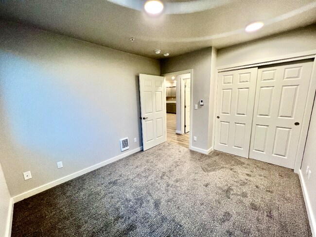 Building Photo - 2330 Yakima Ct