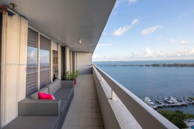 Building Photo - 1627 Brickell Ave