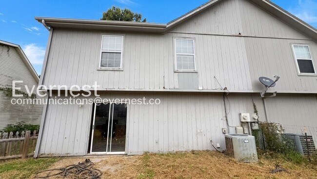 Building Photo - 3 Bed/1.5 Bath Home with Fenced Yard & Garage / Pet-Friendly / Vouchers Accepted / Available Now!