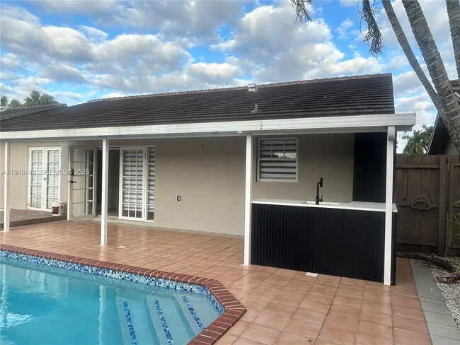 Building Photo - 9752 SW 145th Pl