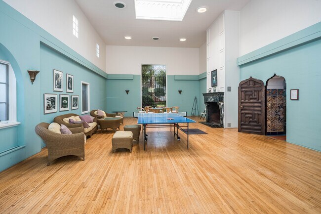 Building Photo - 875 Sand Point Rd