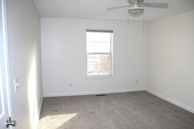 Building Photo - 5702 Mango Ln