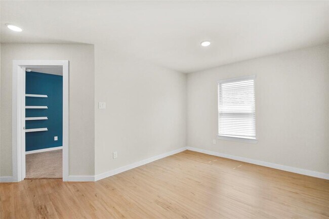 Building Photo - 18811 Cottonwood Bayou Ct