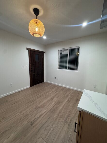 Building Photo - 860 N Mar Vista Ave