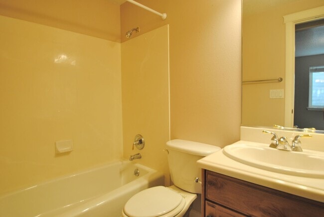 Building Photo - 1035 N 130 W