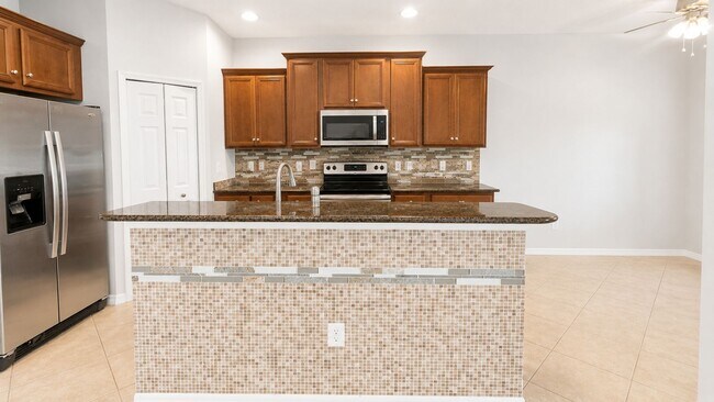 Building Photo - 7915 Moonstone Dr