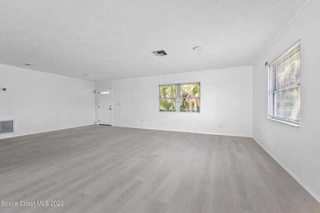 Building Photo - 7810 S Tropical Trail