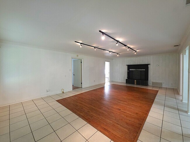 Building Photo - Spacious Country Home for Lease in Van, Texas!