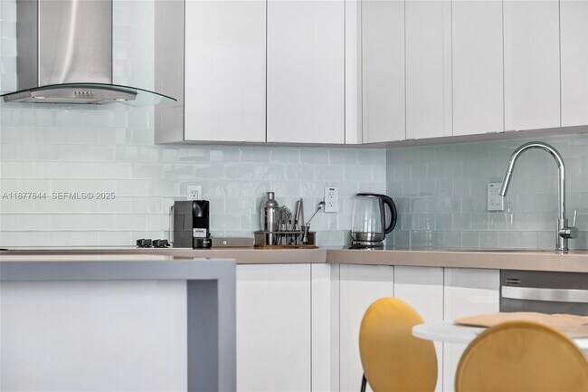 Building Photo - 1600 NE 1st Ave